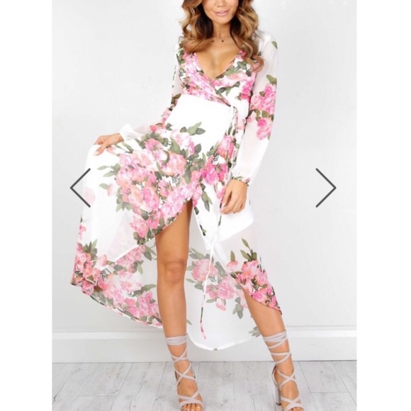 Showpo. Pants - NWT Showpo White Floral Long Sleeve Romper